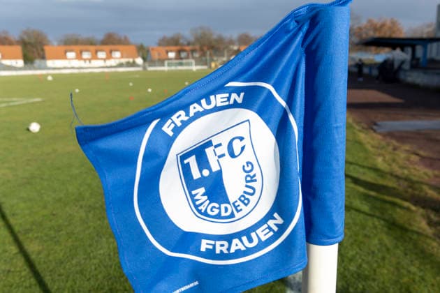 Regionalliga Nordost Frauen 1 FC Magdeburg vs 1 FFV Erfurt Magdeburg 07 12 2025 Corner flag 1 FC Magdeburg Regionalliga Nordost Frauen 1 FC Magdeburg vs 1 FFV Erfurt Heinrich Germer Stadion Magdeburg 07 12 2025 Copyright: xBEAUTIFULxSPORTS Duehringx