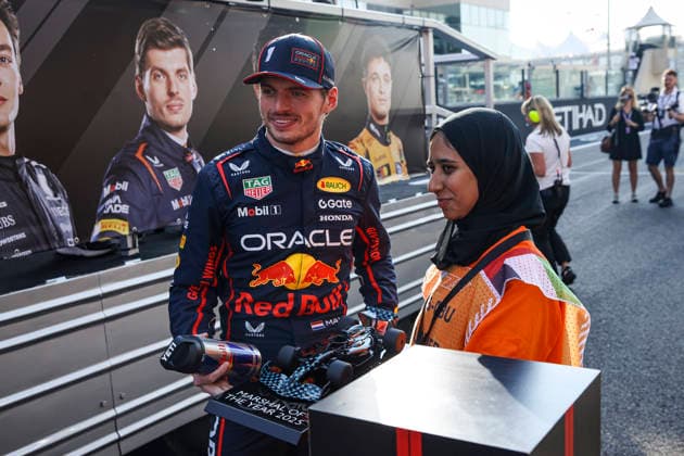 F1 - ABU DHABI GRAND PRIX 2025 VERSTAPPEN Max (ned), Red Bull Racing RB21, portrait marshall, commissaire de piste, marshal, marshalls, marshals award during the 2025 Formula 1 Abu Dhabi Grand Prix, 24th round of the 2025 FIA Formula One World Championship, WM, Weltmeisterschaft from December 05 to 07, 2025 on the Yas Marina Circuit, in Abu Dhabi, United Arab Emirates - Abu DhabiUnited Arab Emirates Copyright: xXavixBonillax
