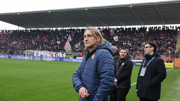 Cremonese s head coach Davide Nicola during the Serie A soccer match between Cremonese and Lecce at the Giovanni Zini Stadium in Cremona Italy - Sunday, 7 december 2025. - Soccer .  Copyright: xAlbertoxMariani LaPressex