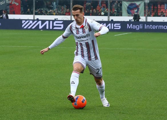 Cremonese Jari Vandeputte during the Serie A soccer match between Cremonese and Lecce at the Giovanni Zini in Cremona, north west Italy - Domenica, 7 Dicembre 2025. - Soccer .  Copyright: xAlbertoxMariani LaPressex