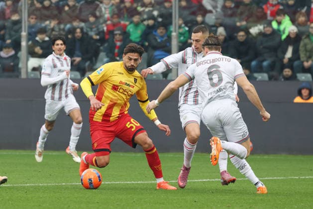 Lecce s Santiago Pierotti during the Serie A soccer match between Cremonese and Lecce at the Giovanni Zini Stadium in Cremona Italy - Sunday, 7 december 2025. - Soccer .  Copyright: xAlbertoxMariani LaPressex
