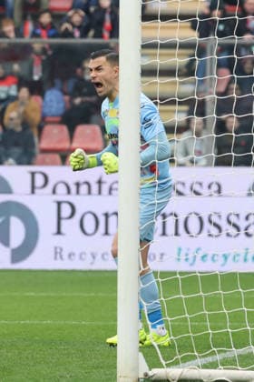 Cremonese™s Emil Audero during the Serie A soccer match between Cremonese and Lecce at the Giovanni Zini Stadium in Cremona Italy - Sunday, 7 december 2025. - Soccer .  Copyright: xAlbertoxMariani LaPressex