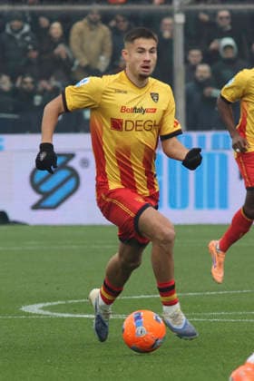December 7, 2025, Cremona: Medon Berisha of US Lecce in action during the italian Serie A soccer match between US Cremonesee vs US Lecce at the Giovanni Zini stadium in Cremona, Italy, 07 December 2025. ANSA Soccer: Serie A; Cremonese Vs Lecce  - ZUMAa110 20251207_zaf_a110_003 Copyright: xDavidexCasentinix