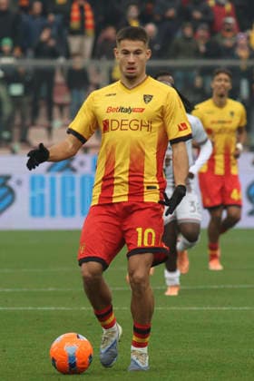 December 7, 2025, Cremona: Medon Berisha of US Lecce in action during the italian Serie A soccer match between US Cremonesee vs US Lecce at the Giovanni Zini stadium in Cremona, Italy, 07 December 2025. ANSA Soccer: Serie A; Cremonese Vs Lecce  - ZUMAa110 20251207_zaf_a110_005 Copyright: xDavidexCasentinix