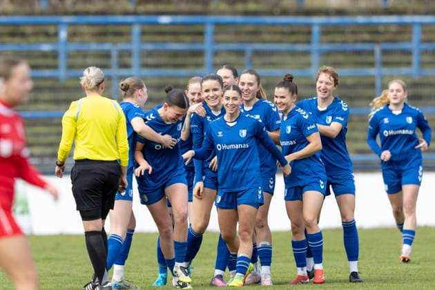 Regionalliga Nordost Frauen 1 FC Magdeburg vs 1 FFV Erfurt Magdeburg 07 12 2025 1 0 by Amy Cienskowski 25 1 FC Magdeburg left and team Regionalliga Nordost Frauen 1 FC Magdeburg vs 1 FFV Erfurt Heinrich Germer Stadion Magdeburg 07 12 2025 Copyright: xBEAUTIFULxSPORTS Duehringx