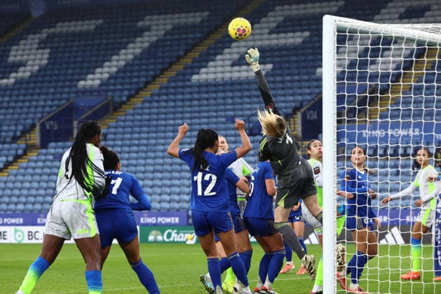 Leicester City Women v Manchester City Women Women s Super League 07 12 2025. Leicester City goalkeeper Janina Leitzig (1) punches clear a cross during the Women s Super League match between Leicester City Women and Manchester City Women at the King Power Stadium, Leicester, England on 7 December 2025. Leicester King Power Stadium Leicestershire England Editorial use only , Copyright: xJohnxMallettx PSI-23356-0021