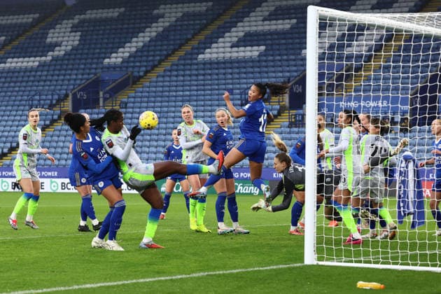 Leicester City Women v Manchester City Women Women s Super League 07 12 2025. Manchester City forward Khadija Shaw (9) cant control a cross in the six yard box during the Women s Super League match between Leicester City Women and Manchester City Women at the King Power Stadium, Leicester, England on 7 December 2025. Leicester King Power Stadium Leicestershire England Editorial use only , Copyright: xJohnxMallettx PSI-23356-0023