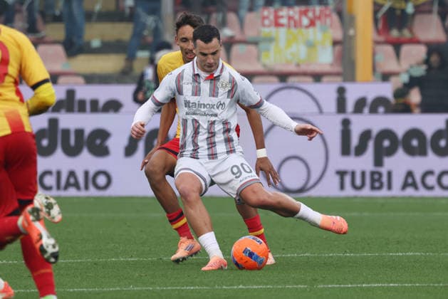 Cremonese s Federico Bonazzoli during the Serie A soccer match between Cremonese and Lecce at the Giovanni Zini Stadium in Cremona Italy - Sunday, 7 december 2025. - Soccer .  Copyright: xAlbertoxMariani LaPressex
