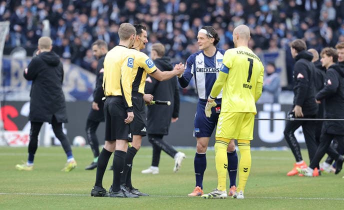Referees Konrad Oldhafer, Fabian Reese, goalkeeper Dominik ReimannGreeting of the teams before the start of the match Sport Soccer Football DFL 2 Bundesliga Men 15 Matchday Season 2025 2026 07 12 2025 Hertha BSC Berlin vs 1 FC Magdeburg FCM DFL regulations prohibit any use of photographs as image sequences and or quasi video
