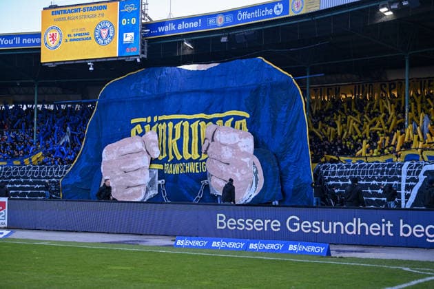 07 12 2025, Football, 2 Bundesliga, 15 Matchday Season 2025 2026, Eintracht Braunschweig Holstein Kiel, Fanchoreo Eintracht Braunschweig, xRHR FOTO TKx Copyright: RHR-FOTOx RHR-FOTO TK