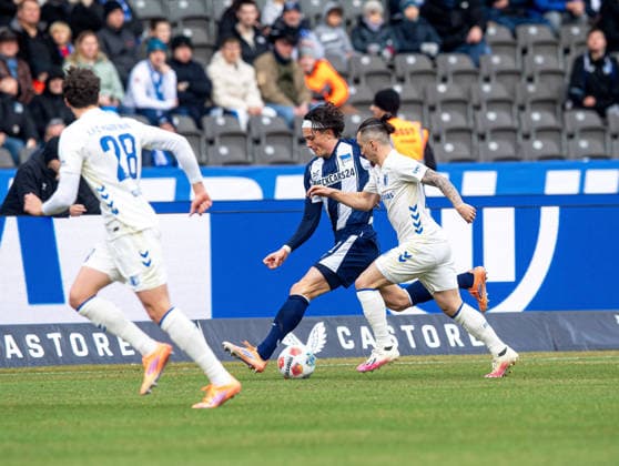 Soccer, Men, Season 2025 2026, 2 Bundesliga 15 Matchday , Hertha BSC 1 FC Magdeburg, v l Max Geschwill Magdeburg , Fabian Reese Hertha BSC , Baris Atik Magdeburg , 07 12 2025, Copyright: xSebastianxRäppold MatthiasxKochx