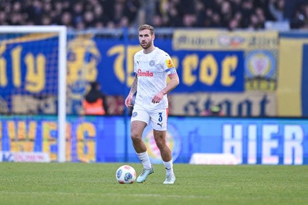 07 12 2025, Football, 2 Bundesliga, 15 Matchday Season 2025 2026, Eintracht Braunschweig Holstein Kiel, Marco Komenda Holstein Kiel xRHR PHOTO TKx Copyright: RHR-FOTOx RHR-FOTO TK