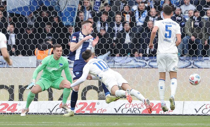 Goalkeeper Tjark Ernst, Niklas Kolbe, Noah Pesch heads misses duel Match scene Action Sport Soccer Football DFL 2 Bundesliga Men 15 Matchday Season 2025 2026 07 12 2025 Hertha BSC Berlin vs 1 FC Magdeburg FCM DFL regulations prohibit any use of photographs as image sequences and or quasi video