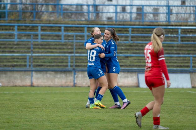 Regionalliga Nordost Frauen 1 FC Magdeburg vs 1 FFV Erfurt Magdeburg 07 12 2025 2 0 by Neele Abraham 18 1 FC Magdeburg vorn Regionalliga Nordost Frauen 1 FC Magdeburg vs 1 FFV Erfurt Heinrich Germer Stadion Magdeburg 07 12 2025 Copyright: xBEAUTIFULxSPORTS Duehringx