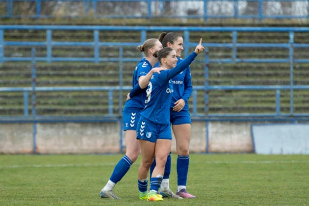 Regionalliga Nordost Frauen 1 FC Magdeburg vs 1 FFV Erfurt Magdeburg 07 12 2025 2 0 by Neele Abraham 18 1 FC Magdeburg vorn Regionalliga Nordost Frauen 1 FC Magdeburg vs 1 FFV Erfurt Heinrich Germer Stadion Magdeburg 07 12 2025 Copyright: xBEAUTIFULxSPORTS Duehringx