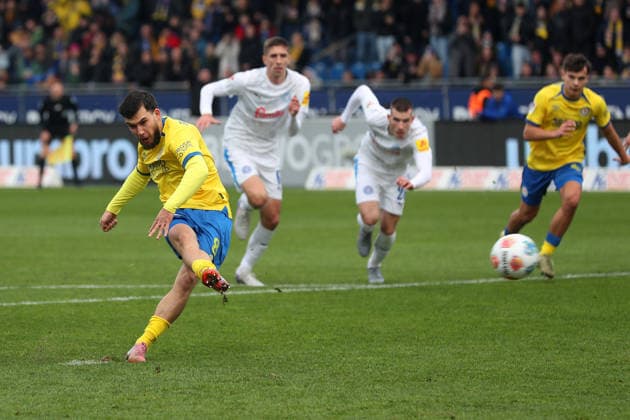 Braunschweig vs Kiel, 2 BL Braunschweig, 07 12 2025, FOOTBALL Eintracht Braunschweig vs Holstein Kiel, 2 BL, Season 2025 26 Mehmet Can Aydin Eintracht Braunschweig scores from the penalty spot to make it 1 0 Braunschweig