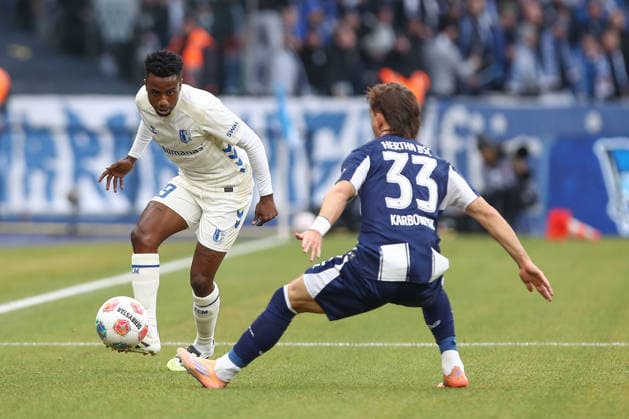 07 12 2025, xtgx, Soccer 2 Bundesliga Hertha BSC Berlin 1 FC Magdeburg emspor, v l Lubambo Musonda Magdeburg, 19 , Michal Karbownik Hertha, 33 duel, fight, tackle DFL DFB REGULATIONS PROHIBIT ANY USE OF PHOTOGRAPHS as IMAGE SEQUENCES and or QUASI VIDEO Berlin