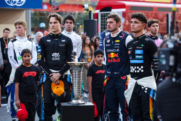 F1 - ABU DHABI GRAND PRIX 2025 PIASTRI Oscar (aus), McLaren F1 Team MCL39, VERSTAPPEN Max (ned), Red Bull Racing RB21, NORRIS Lando (gbr), McLaren F1 Team MCL39, portrait, title contenders during the 2025 Formula 1 Abu Dhabi Grand Prix, 24th round of the 2025 FIA Formula One World Championship, WM, Weltmeisterschaft from December 05 to 07, 2025 on the Yas Marina Circuit, in Abu Dhabi, United Arab Emirates - Abu DhabiUnited Arab Emirates Copyright: xXavixBonillax