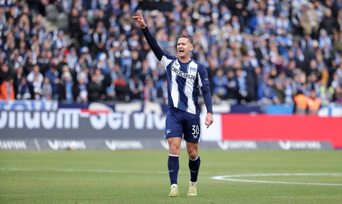 Paul Seguin pointing, gesticulating Single image Crop action Sport Soccer Football DFL 2 Bundesliga Men 15 Matchday Season 2025 2026 07 12 2025 Hertha BSC Berlin vs 1 FC Magdeburg FCM DFL regulations prohibit any use of photographs as image sequences and or quasi video