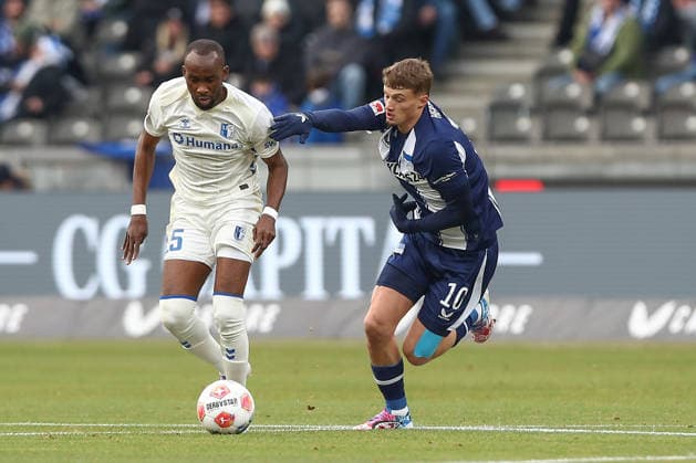 07 12 2025, xtgx, Soccer 2 Bundesliga Hertha BSC Berlin 1 FC Magdeburg emspor, v l Silas Gnaka Magdeburg, 25 , Michael Cuisance Hertha, 10 duel, duel, fight, tackle DFL DFB REGULATIONS PROHIBIT ANY USE OF PHOTOGRAPHS as IMAGE SEQUENCES and or QUASI VIDEO Berlin