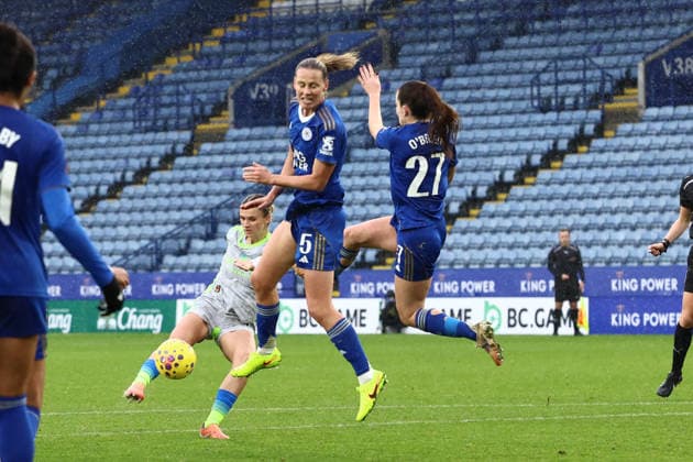 Leicester City Women v Manchester City Women Women s Super League 07 12 2025. Leicester City midfielder Shannon O Brien (27) & Leicester City midfielder Emily van Egmond (5) block a shot during the Women s Super League match between Leicester City Women and Manchester City Women at the King Power Stadium, Leicester, England on 7 December 2025. Leicester King Power Stadium Leicestershire England Editorial use only , Copyright: xJohnxMallettx PSI-23356-0043