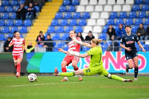 Laura Dick 1 TSG Hoffenheim Women defends the ball while Dina Orschmann 11 1 FC Union Berlin and Wielle Douma 13 TSG Hoffenheim Women defend Goalkeeper defends shot Copyright: xMichaelxGelhardtx