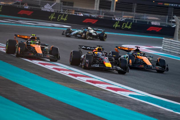 F1 - ABU DHABI GRAND PRIX 2025 04 NORRIS Lando (gbr), McLaren F1 Team MCL39, 01 VERSTAPPEN Max (nld), Red Bull Racing RB21, 81 PIASTRI Oscar (aus), McLaren F1 Team MCL39, action during the 2025 Formula 1 Abu Dhabi Grand Prix, 24th round of the 2025 FIA Formula One World Championship, WM, Weltmeisterschaft from December 05 to 07, 2025 on the Yas Marina Circuit, in Abu Dhabi, United Arab Emirates - Abu DhabiUnited Arab Emirates Copyright: xFLORENTxGOODENx