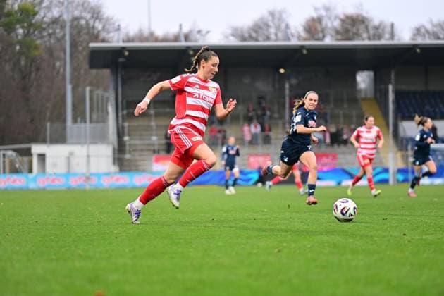 Anna Weiß 21 1 FC Union Berlin runs with the ball while Marie Steiner 19 TSG Hoffenheim Women rushes into defense Game scene with ball control Copyright: xMichaelxGelhardtx