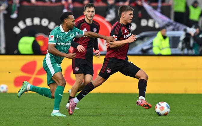 07 12 2025 Soccer Season 2025 2026 2 Soccer Bundesliga 15 Matchday 1 FC Nürnberg FCN Club SpVgg Greuther Fürth Kleeblatt Derby Frankenderby Sportfoto Zink xwoxzix DFL regulations prohibit any use of photographs as image sequences and or quasi video only for editorial use Julian Green 37, SpVgg Greuther Fürth Finn Ole Becker 25, 1 FC Nürnberg FCN