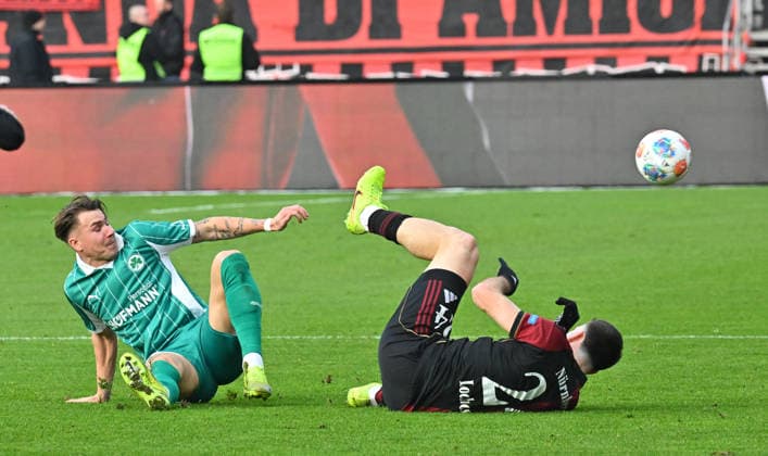07 12 2025 Soccer Season 2025 2026 2 Soccer Bundesliga 15 Matchday 1 FC Nürnberg FCN Club SpVgg Greuther Fürth Kleeblatt Derby Frankenderby Sportfoto Zink MeZi xmexzix DFL regulations prohibit any use of photographs as image sequences and or quasi video only for editorial use Felix Klaus 30, SpVgg Greuther Fürth Luka Lochoshvili 24, 1 FC Nürnberg FCN, rechts