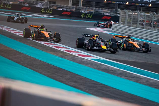 F1 - ABU DHABI GRAND PRIX 2025 04 NORRIS Lando (gbr), McLaren F1 Team MCL39, 01 VERSTAPPEN Max (nld), Red Bull Racing RB21, 81 PIASTRI Oscar (aus), McLaren F1 Team MCL39, action during the 2025 Formula 1 Abu Dhabi Grand Prix, 24th round of the 2025 FIA Formula One World Championship, WM, Weltmeisterschaft from December 05 to 07, 2025 on the Yas Marina Circuit, in Abu Dhabi, United Arab Emirates - Abu DhabiUnited Arab Emirates Copyright: xFLORENTxGOODENx
