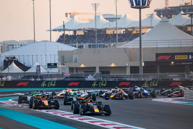 F1 - ABU DHABI GRAND PRIX 2025 Start of the race, 01 VERSTAPPEN Max (nld), Red Bull Racing RB21, action during the 2025 Formula 1 Abu Dhabi Grand Prix, 24th round of the 2025 FIA Formula One World Championship, WM, Weltmeisterschaft from December 05 to 07, 2025 on the Yas Marina Circuit, in Abu Dhabi, United Arab Emirates - Abu DhabiUnited Arab Emirates  Copyright: xFLORENTxGOODENx