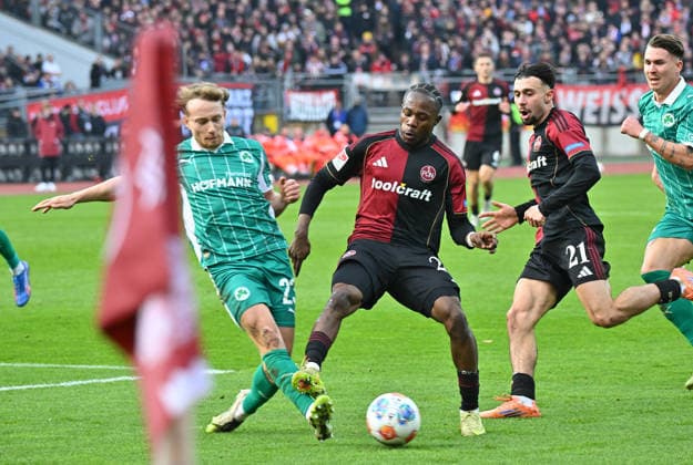 07 12 2025 Soccer Season 2025 2026 2 Soccer Bundesliga 15 Matchday 1 FC Nürnberg FCN Club SpVgg Greuther Fürth Kleeblatt Derby Frankenderby Sportfoto Zink MeZi xmexzix DFL regulations prohibit any use of photographs as image sequences and or quasi video only for editorial use Jannik Dehm 23, SpVgg Greuther Fürth Mohamed Ali Zoma 23, 1 FC Nürnberg FCN, rechts