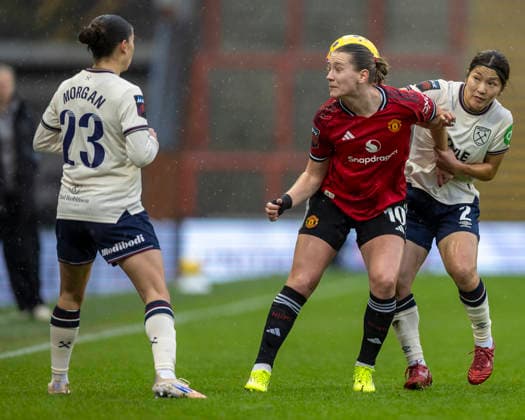 7th December 2025; Leigh Sports Village, Manchester, England; Womens Super League Football, Manchester United, ManU versus West Ham United; Elisabeth Terland of Manchester United Women heads the ball  TimxWilliams