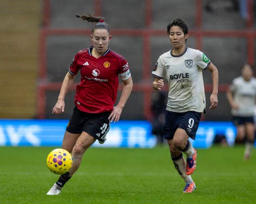 7th December 2025; Leigh Sports Village, Manchester, England; Womens Super League Football, Manchester United, ManU versus West Ham United; Maya Le Tissier of Manchester United Women under pressure from Riko Ueki of West Ham United Women  TimxWilliams