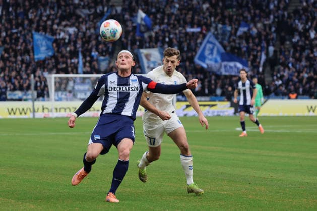 2 Soccer Bundesliga, Hertha BSC 1 FC Magdeburg Fabian Reese Hertha BSC 11 in a duel with Alexander Nollenberger FC Magdeburg, 17 , during the match in the 2 Soccer Bundesliga, Hertha BSC 1 FC Magdeburg in Berlin, Olympiastadion, on 07 12 2025 DFB regulations prohibit any use of photographs as image sequences and or quasi video Copyright: xBEAUTIFULxSPORTS Frankex