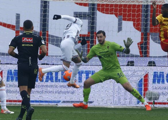 Cremonese Antonio Sanabria goal 2-0 during the Serie A soccer match between Cremonese and Lecce at the Giovanni Zini in Cremona, north west Italy - Domenica, 7 Dicembre 2025. - Soccer .  Copyright: xAlbertoxMariani LaPressex