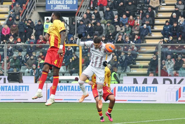 Cremonese s Antonio Sanabria cores the goal 2-0 during the Serie A soccer match between Cremonese and Lecce at the Giovanni Zini Stadium in Cremona Italy - Sunday, 7 december 2025. - Soccer .  Copyright: xAlbertoxMariani LaPressex