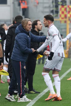 Cremonese s Antonio Sanabria jubilates after scoring the goal 2-0 during the Serie A soccer match between Cremonese and Lecce at the Giovanni Zini Stadium in Cremona Italy - Sunday, 7 december 2025. - Soccer .  Copyright: xAlbertoxMariani LaPressex