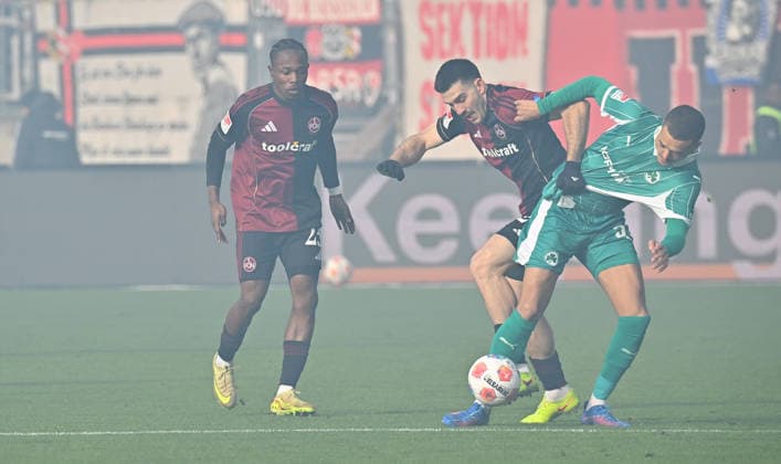 07 12 2025 Soccer Season 2025 2026 2 Soccer Bundesliga 15 Matchday 1 FC Nürnberg FCN Club SpVgg Greuther Fürth Kleeblatt Derby Frankenderby Sportfoto Zink MeZi xmexzix DFL regulations prohibit any use of photographs as image sequences and or quasi video only for editorial use Luka Lochoshvili 24, 1 FC Nürnberg FCN Maximilian Solomon Dietz 33, SpVgg Greuther Fürth, right in the fog of pyro pyrotechnics Bengalos Bengal torch smoke