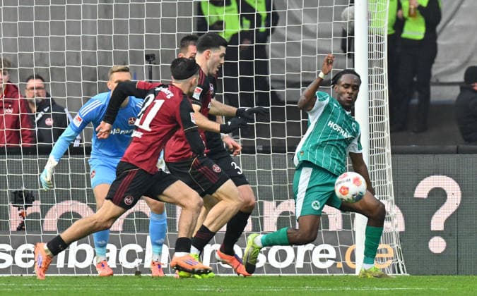 07 12 2025 Soccer Season 2025 2026 2 Soccer Bundesliga 15 Matchday 1 FC Nürnberg FCN Club SpVgg Greuther Fürth Kleeblatt Derby Frankenderby Sportfoto Zink MeZi xmexzix DFL regulations prohibit any use of photographs as image sequences and or quasi video only for editorial use Berkay Yilmaz 21, 1 FC Nürnberg FCN Noel Futkeu 9, SpVgg Greuther Fürth, rechts