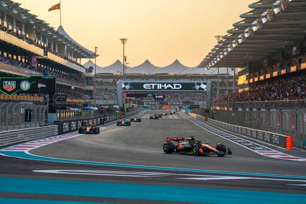 FORMULA ONE ABU DHABI GRAND PRIX 2025 Lap 2. Oscar Piastri 81 (Aus), McLaren MCL39, Lando Norris 4 (GBR), McLaren MCL39. Race Day at the Formula One Etihad Airways Abu Dhabi Grand Prix 2025 at the Yas Marina Circuit, Yas Island, United Arab Emirates on 7 December 2025 Credit: Eleanor Hoad Every Second Media Editorial use only. All images are copyright Every Second Media Limited. No images may be reproduced without prior permission. Copyright: xIMAGO EveryxSecondxMediax ESM-1696-0044 EleanorxHoadx xEveryxSecondxMediax