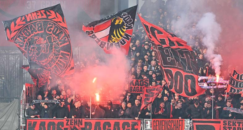 07 12 2025 Soccer Season 2025 2026 2 Soccer Bundesliga 15 Matchday 1 FC Nürnberg FCN Club SpVgg Greuther Fürth Kleeblatt Derby Frankenderby Sportfoto Zink MeZi xmexzix DFL regulations prohibit any use of photographs as image sequences and or quasi video only for editorial use Clubfan Pyro Pyrotechnik Bengalos Bengalfackel Rauch Fans Fanblock