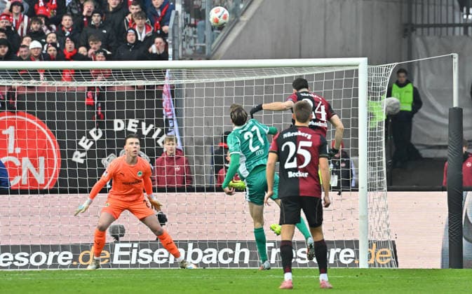 07 12 2025 Soccer Season 2025 2026 2 Soccer Bundesliga 15 Matchday 1 FC Nürnberg FCN Club SpVgg Greuther Fürth Kleeblatt Derby Frankenderby Sportfoto Zink MeZi xmexzix DFL regulations prohibit any use of photographs as image sequences and or quasi video only for editorial use Luka Lochoshvili 24, 1 FC Nürnberg FCN erzielt Treffer Tor Torschuß zum 1 0 gegen Gian Luca Gian Luca Itter 27, SpVgg Greuther Fürth Timo Schlieck 21, SpVgg Greuther Fürth