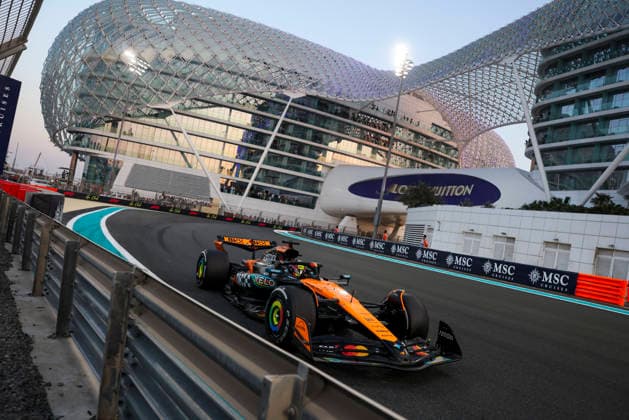 F1 - ABU DHABI GRAND PRIX 2025 81 PIASTRI Oscar (aus), McLaren F1 Team MCL39, action during the 2025 Formula 1 Abu Dhabi Grand Prix, 24th round of the 2025 FIA Formula One World Championship, WM, Weltmeisterschaft from December 05 to 07, 2025 on the Yas Marina Circuit, in Abu Dhabi, United Arab Emirates - Abu DhabiUnited Arab Emirates  Copyright: xANTONINxVINCENTx