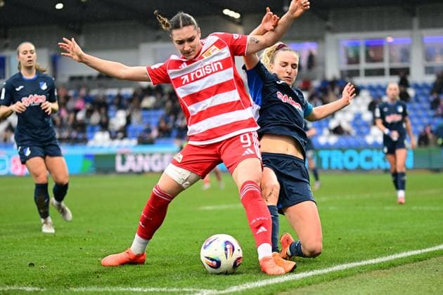 Sophie Weidauer 9 1 FC Union Berlin in duel with Vanessa Diehm 6 TSG Hoffenheim Women for the ball, while Jamilla Rankin 5 TSG Hoffenheim Women defends duel for the ball Copyright: xMichaelxGelhardtx