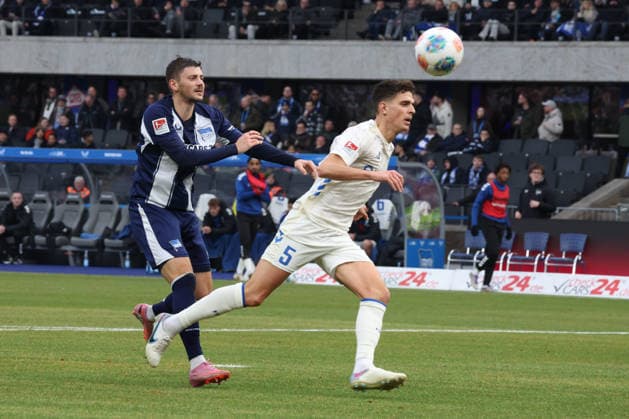 DEU, DFL, 2 FBL, Hertha BSC vs 1 FC Magdeburg, 07 12 2025, Berliner Olympiastadion, Berlin, DEU, DFL, 2 FBL, Hertha BSC vs 1 FC Magdeburg, im Bild Dawid Kownacki Hertha BSC Berlin 9 , Tobias Mueller 1 FC Magdeburg 5 DFL regulations prohibit any use of Photographs as image sequences and or quasi video nordphotoxGmbHx xEngler nph00076