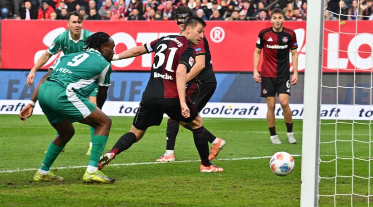 07 12 2025 Soccer Season 2025 2026 2 Soccer Bundesliga 15 Matchday 1 FC Nürnberg FCN Club SpVgg Greuther Fürth Kleeblatt Derby Frankenderby Sportfoto Zink xwoxzix DFL regulations prohibit any use of photographs as image sequences and or quasi video only for editorial use Felix Klaus 30, SpVgg Greuther Fürth , back scored goal goal shot to 1 1 Robin Knoche 31, 1 FC Nürnberg FCN geschöagen