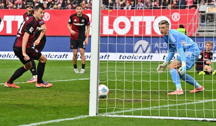 07 12 2025 Soccer Season 2025 2026 2 Soccer Bundesliga 15 Matchday 1 FC Nürnberg FCN Club SpVgg Greuther Fürth Kleeblatt Derby Frankenderby Sportfoto Zink xwoxzix DFL regulations prohibit any use of photographs as image sequences and or quasi video only for editorial use Robin Knoche 31, 1 FC Nürnberg FCN Jan Reichert 1, 1 FC Nürnberg FCN must concede goal to 1 1 by Felix Klaus 30, SpVgg Greuther Fürth