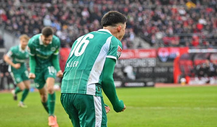 07 12 2025 Soccer Season 2025 2026 2 Soccer Bundesliga 15 Matchday 1 FC Nürnberg FCN Club SpVgg Greuther Fürth Kleeblatt Derby Frankenderby Sportfoto Zink MeZi xmexzix DFL regulations prohibit any use of photographs as image sequences and or quasi video only for editorial use Torjubel Jubel Freude nach Treffer Tor Torschuß zum 1 1 durch Felix Klaus 30, SpVgg Greuther Fürth Aaron Keller 16, SpVgg Greuther Fürth ballt Faust Fäuste